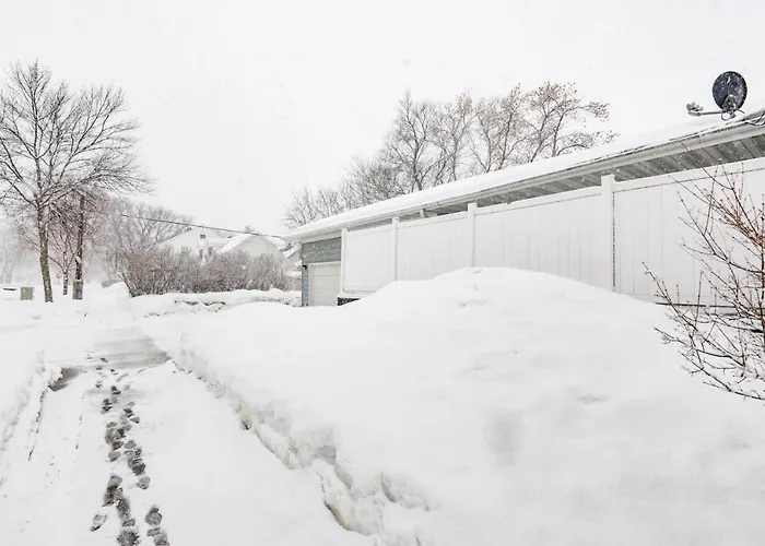 New Remodeled Townhome Close To Downtown