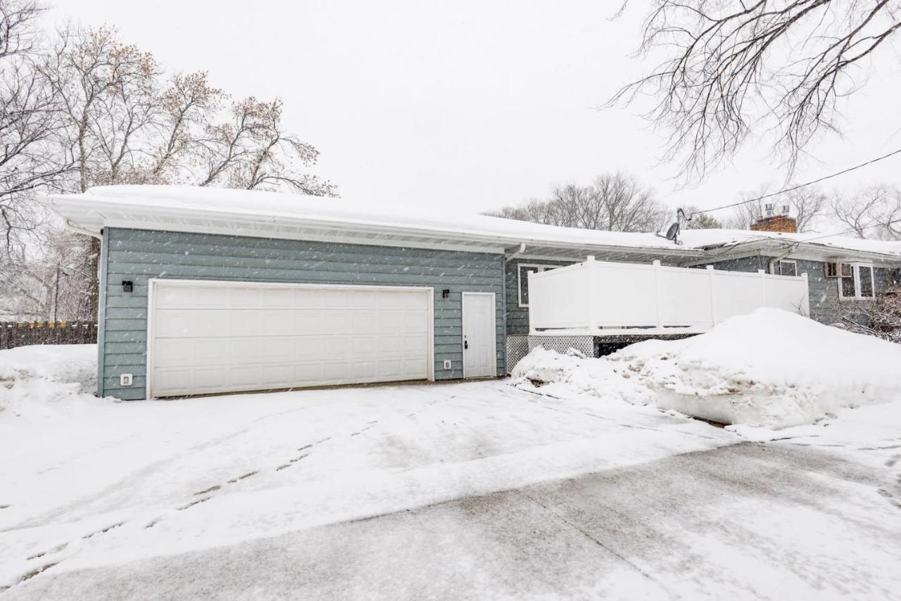 New Remodeled Townhome Close To Downtown * Fargo