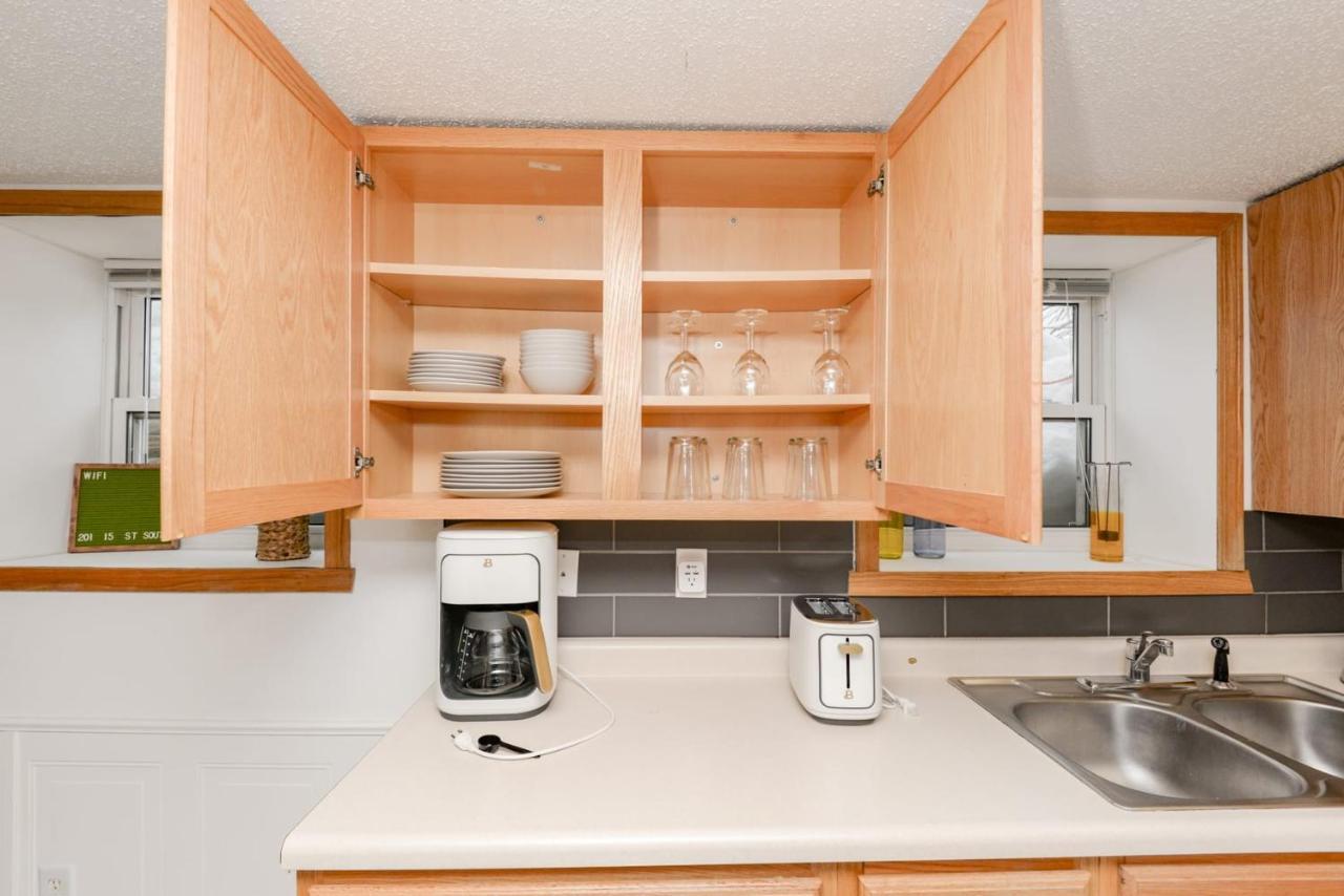 New Remodeled Townhome Close To Downtown *